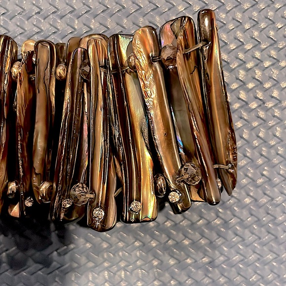 🪸 NWOT Shell Stretch Bracelet 🪸 - Picture 2 of 3